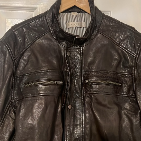Danier size L leather jacket - Picture 3 of 13